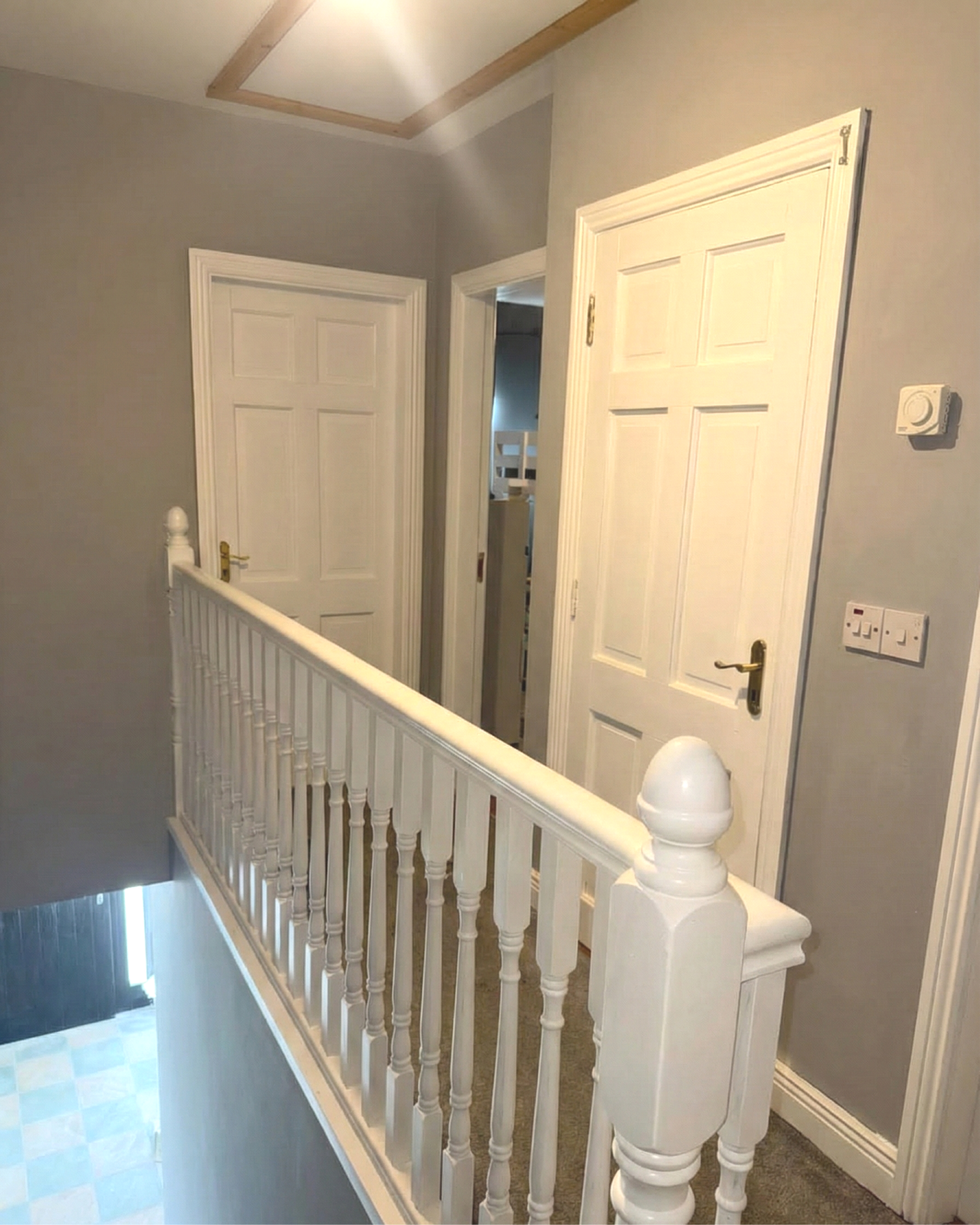 Image of a clean top roof corridor painted in white